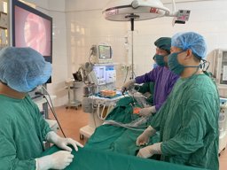 Hình ảnh chi tiết tin tức TRIỂN KHAI THÀNH CÔNG PHẪU THUẬT NỘI SOI LẤY SỎI ỐNG MẬT CHỦ Hình ảnh tin tức TRIỂN KHAI THÀNH CÔNG PHẪU THUẬT NỘI SOI LẤY SỎI ỐNG MẬT CHỦ