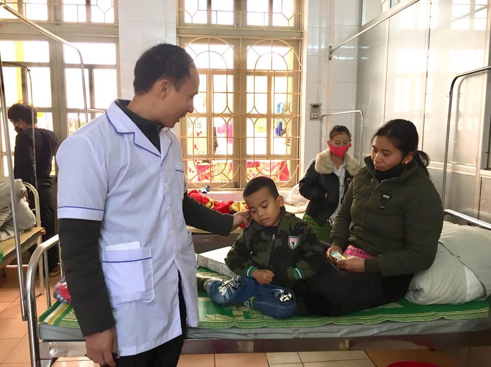 Bé_Q_trong_ngày_ra_viện_ảnh_Đặng_Phương_Lan_-_Bệnh_viện_ĐKKV_Nghĩa_Lộ.jpg